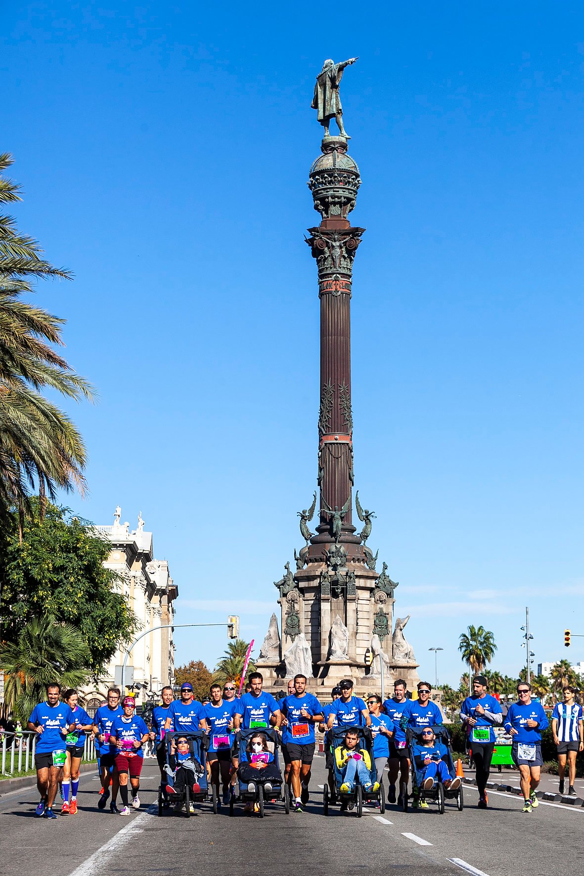 EQUIPO ZURICH AEFAT en Marató Barcelona 2021 Colon Foto Xavier dArquer
