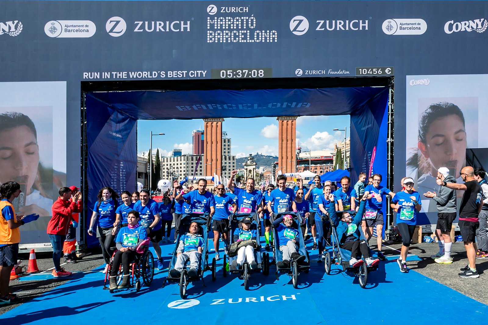 Equipo Zurich Aefat en Marató Barcelona 2023 Foto Xavier dArquer 5