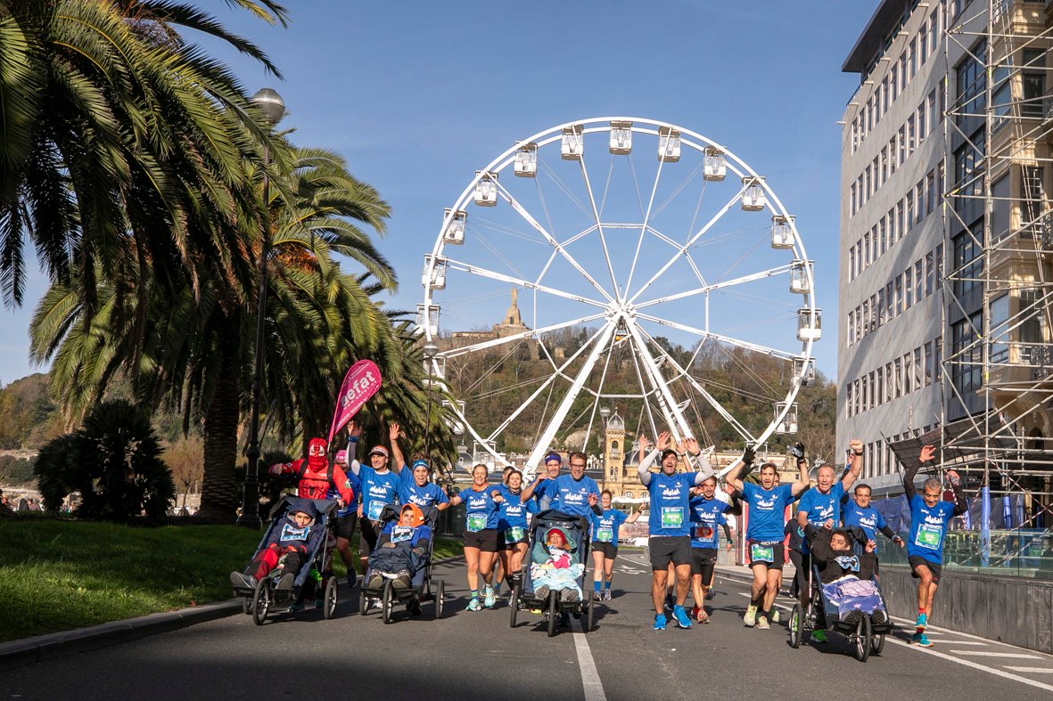 Equipo_Zurich_Aefat_noria_-_Maratón_San_Sebastián_2023_-_Foto_Xavier_dArquer.jpg